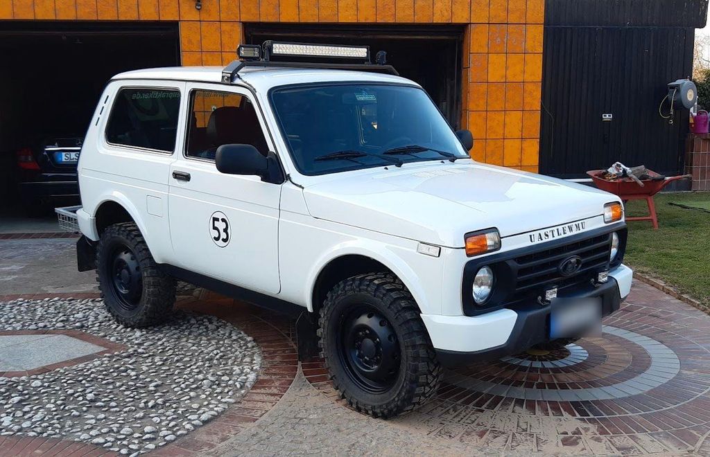 Image of Lada Urban