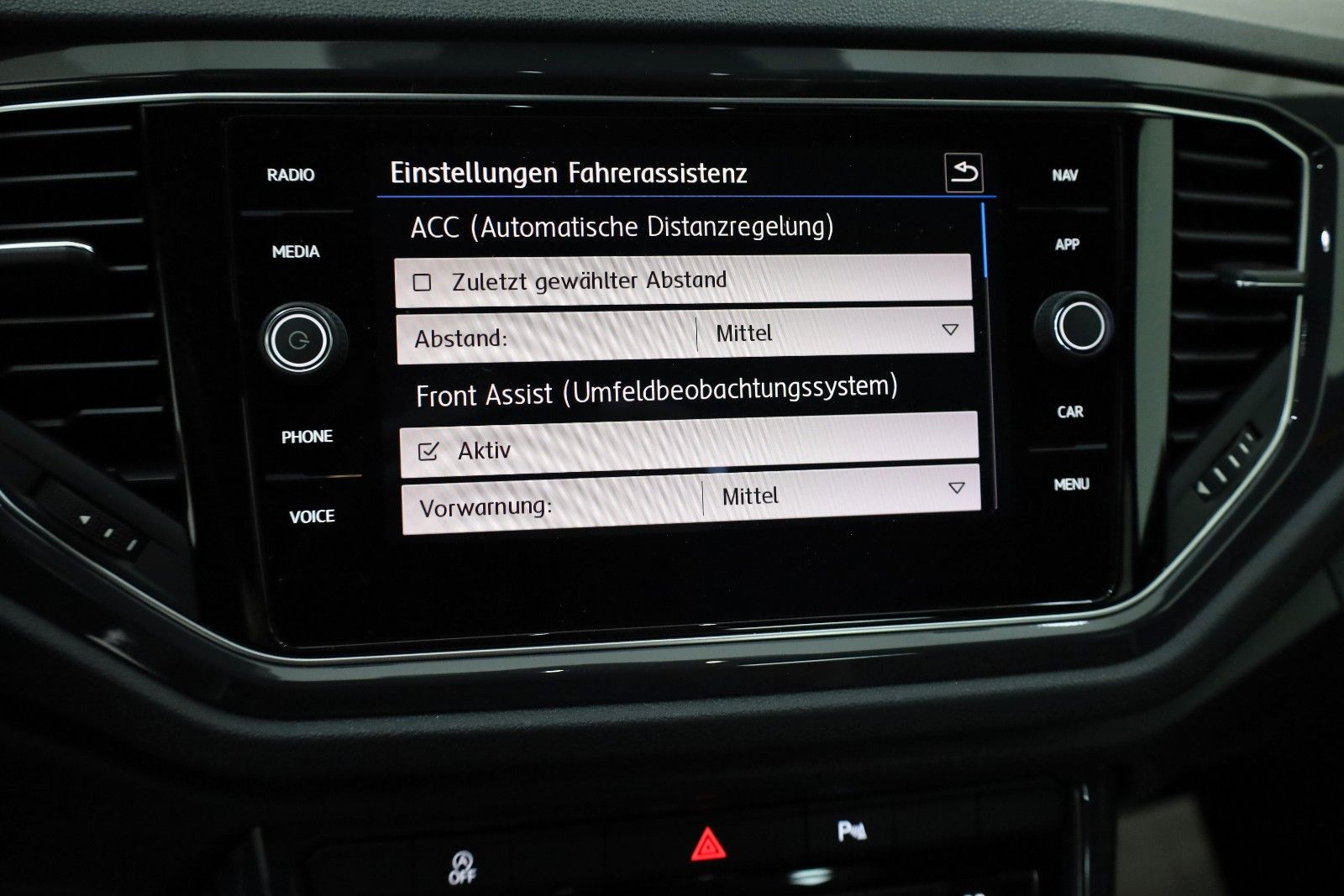 Fahrzeugabbildung Volkswagen T-Roc Sport 4M Navi,ACC,Kamera,Carplay,AHK,SR+WR