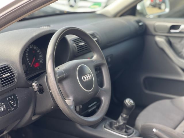 Fahrzeugabbildung Audi A3 1.6 Auto Ambition