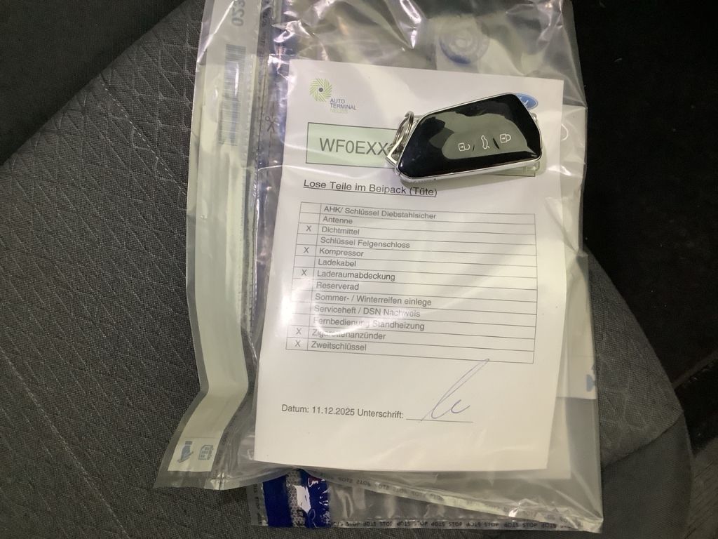Fahrzeugabbildung Ford Tourneo Connect Titanium ACC Navi Digitales Cock