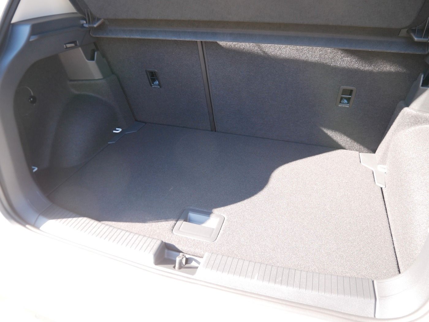 Fahrzeugabbildung Volkswagen T-Cross 1.0 TSI Life NEU31T ACC LED SHZ PDC ALU