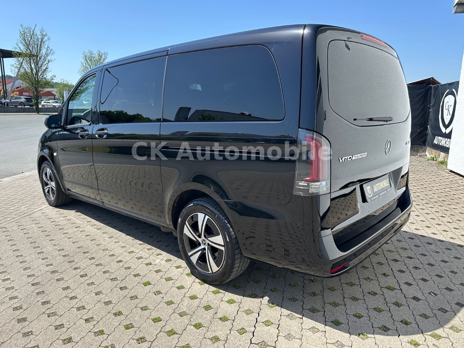 Fahrzeugabbildung Mercedes-Benz Vito Tourer 119 PRO lang/9 Sitze/Navi/LED/Kamera
