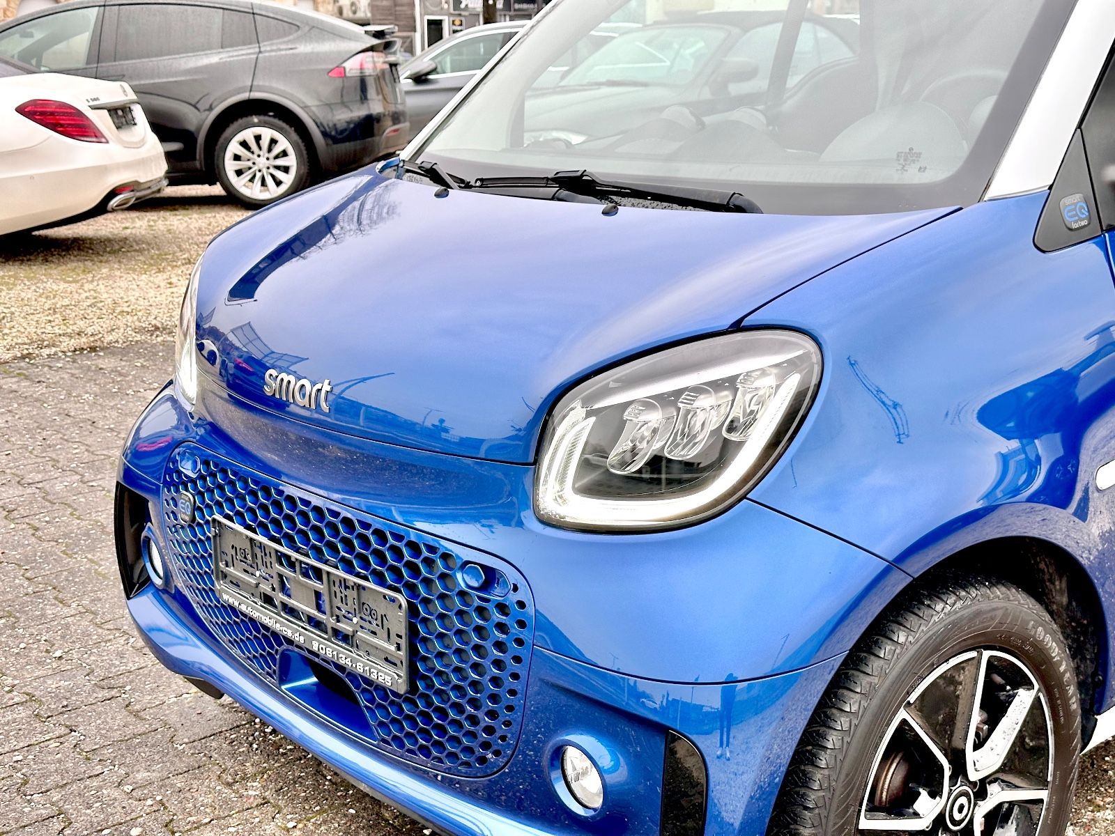 Fahrzeugabbildung Smart ForTwo Coupe EQ /LED/PDC/Kamera/Pano/CarPlay