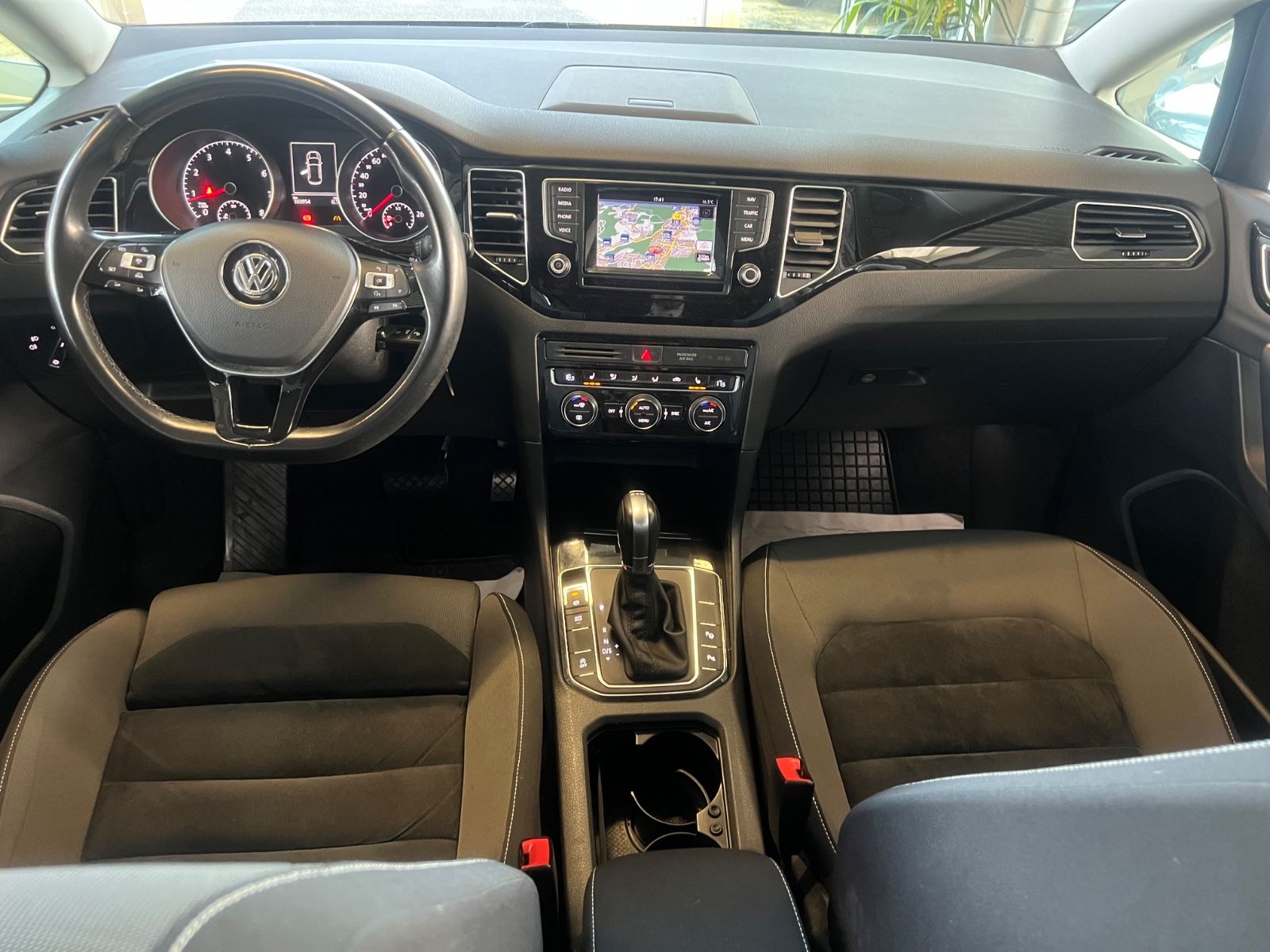 Fahrzeugabbildung Volkswagen Golf Sportsvan 1.4 TSI DSG Highline