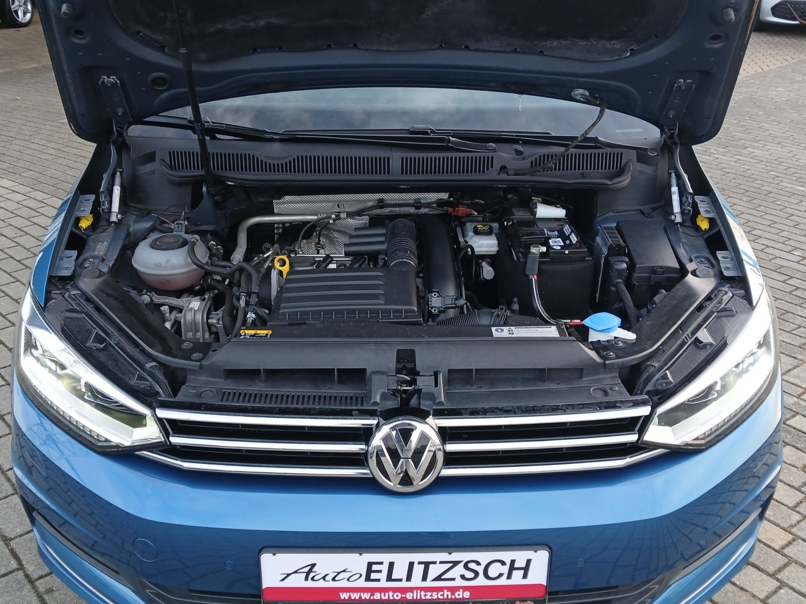 Fahrzeugabbildung Volkswagen Touran TSI Sound DSG LED AHK Navi ACC PDC SH