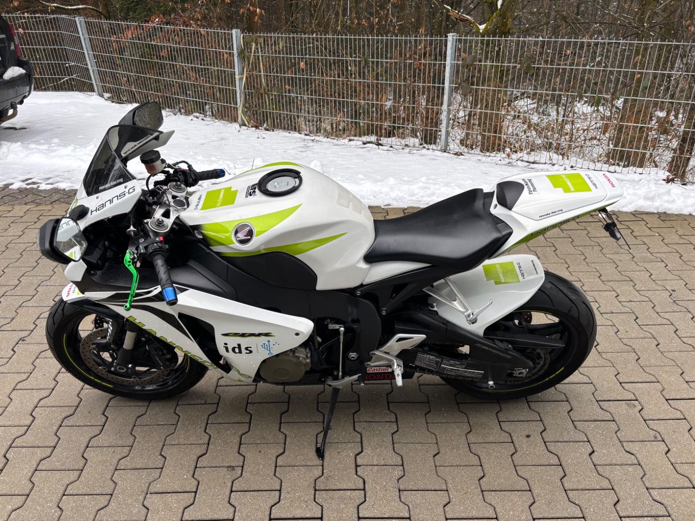 Fahrzeugabbildung Honda CBR 1000 RR wenig KM