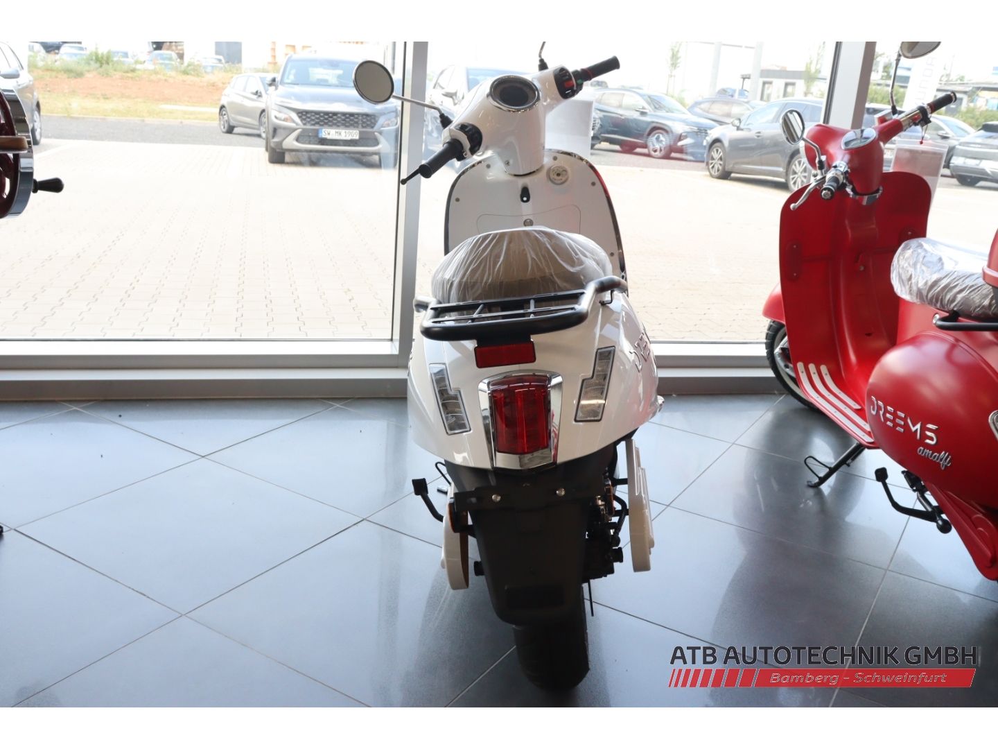 Fahrzeugabbildung DREEMS Moon X 90 km/h inkl. Topcase zzgl. Überführungsk