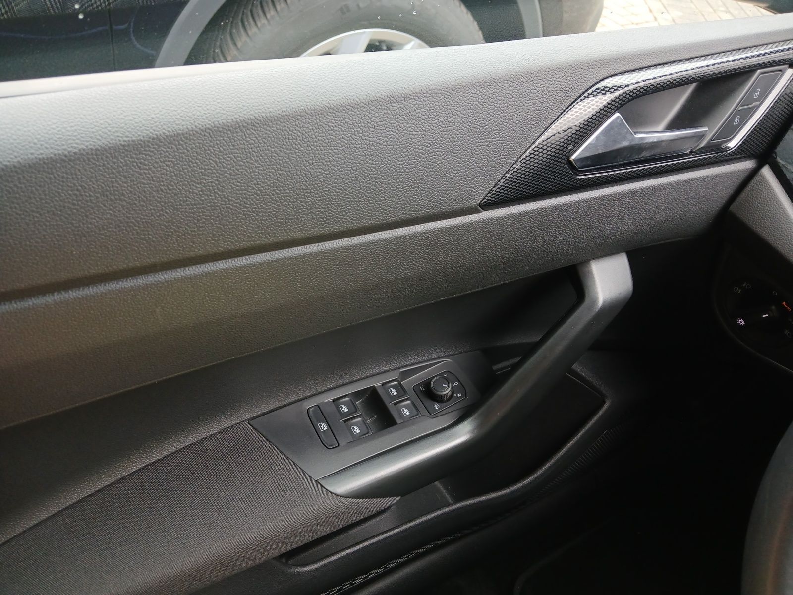 Fahrzeugabbildung Volkswagen Polo 1.0 Life LED Navi AID RKF GRA SH