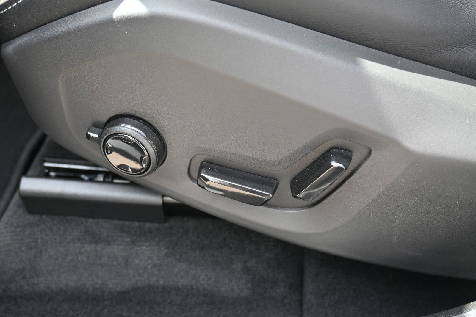 Fahrzeugabbildung Volvo XC60 T6 RC AWD Plus Black Edition*360°*ACC*AHK