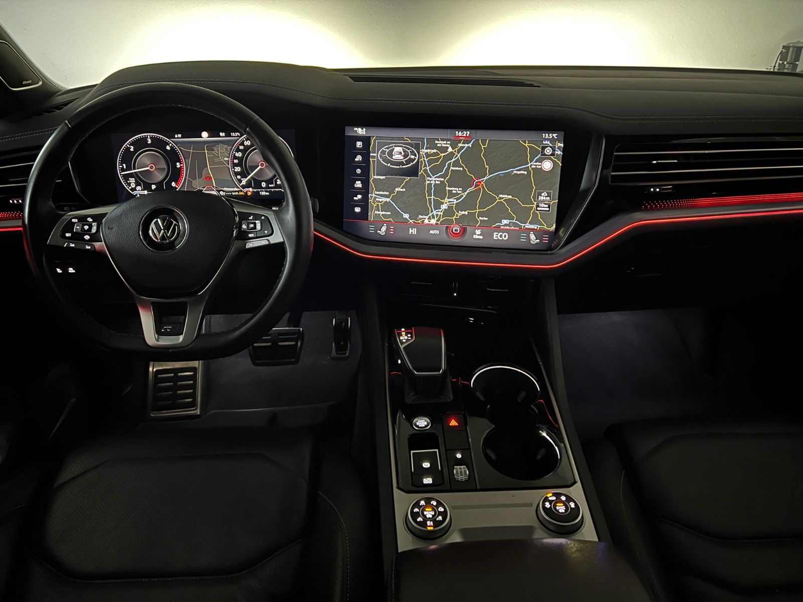 Fahrzeugabbildung Volkswagen Touareg R-LINE 4Motion/MASSAGE/ACC/AHK/INNOVIS.