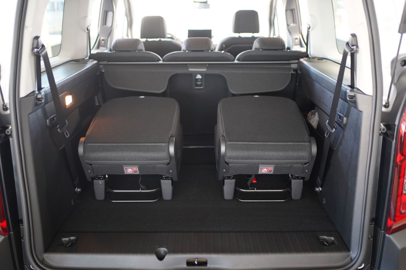 Fahrzeugabbildung Citroën Berlingo XL BlueHDi 130 EAT8 Max 7 Sitzer Navi