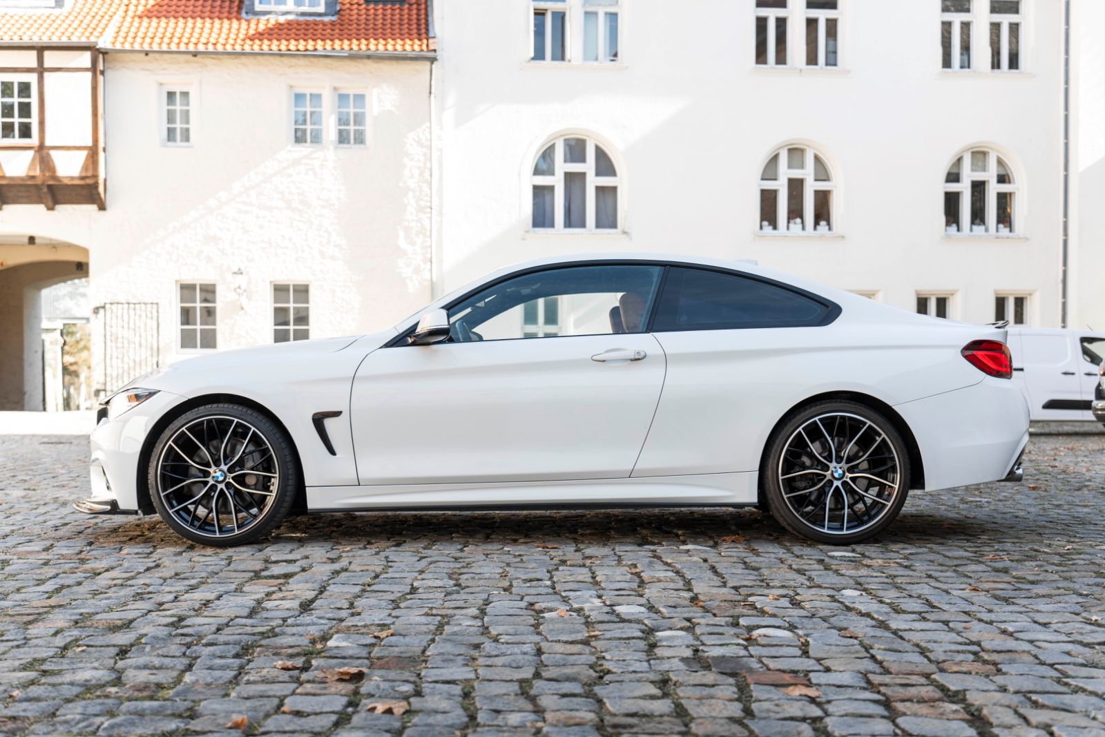 Fahrzeugabbildung BMW 430i Coupé M-SPORTPAKET HUD KAM LED H&K TOTW