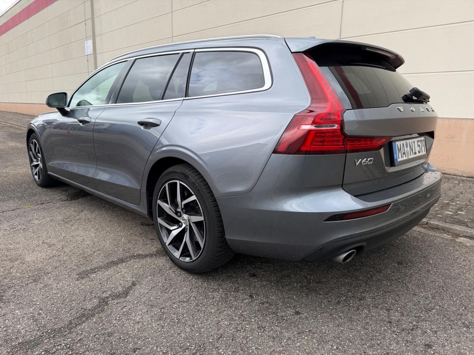 Volvo V60 D4 Momentum Pro Aut. F-LED+NAVI+SHZ+BLIS+CAM
