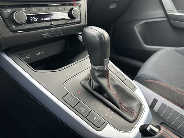 Arona 1.5 TSI DSG FR LED+NAVI.+KAMERA+ACC+SIHZG+