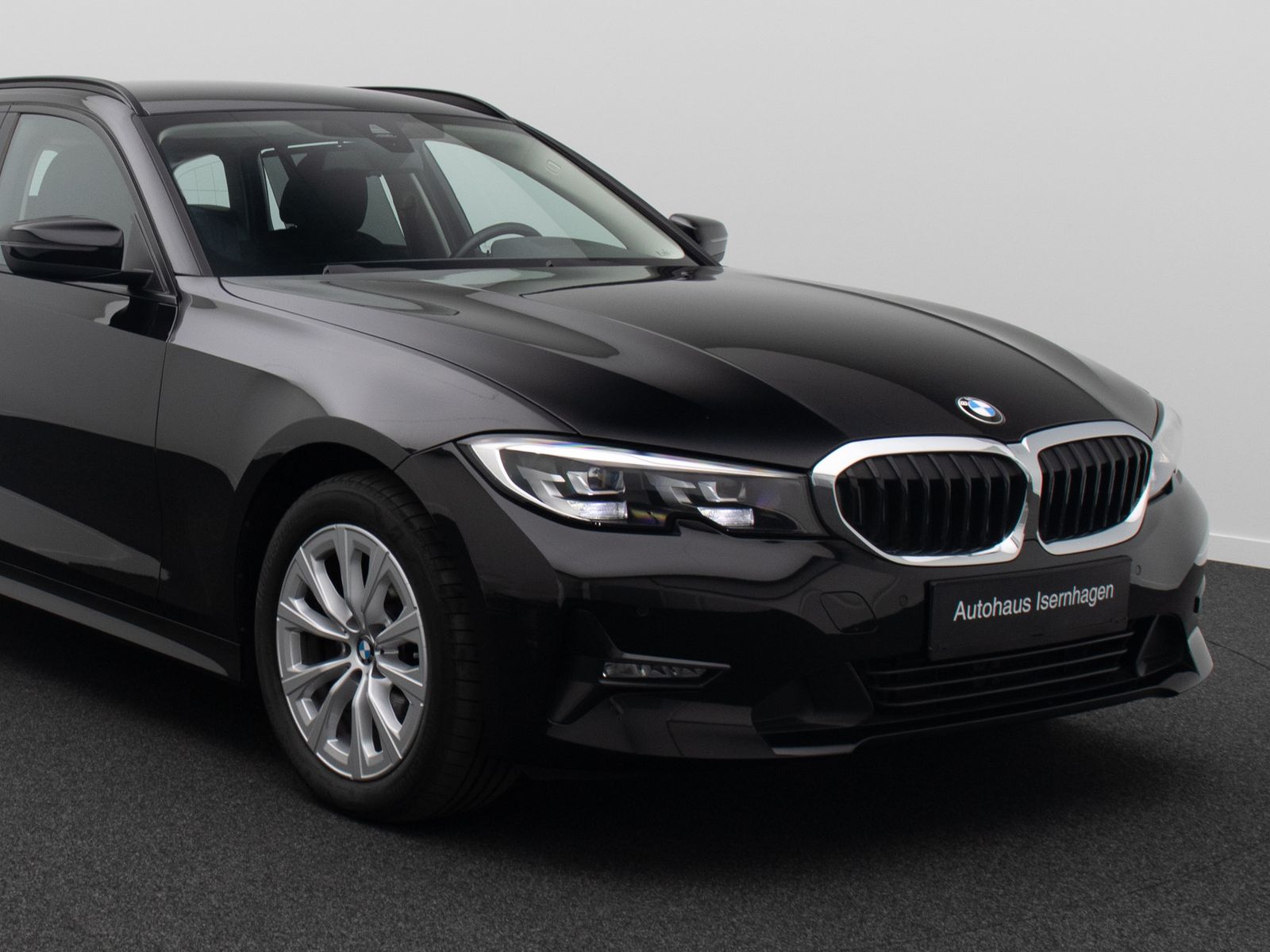 Fahrzeugabbildung BMW 320d xD Alarm DAB DriveAss PDC Geschwindig WiFi