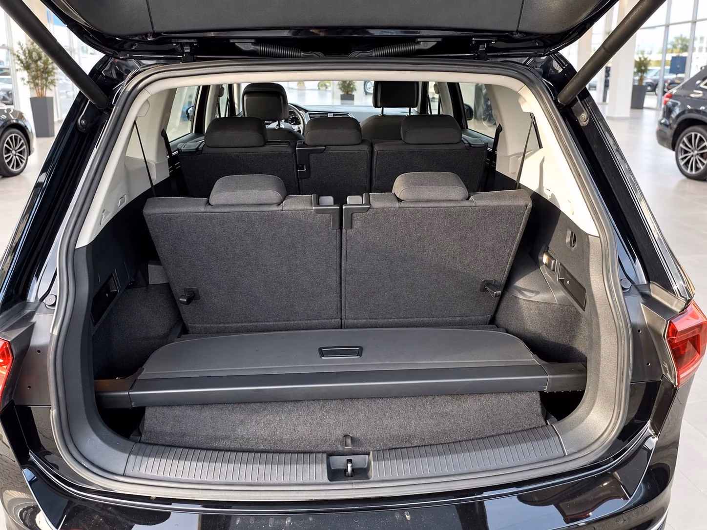 Volkswagen Tiguan Allspace 2.0 TDI R-Line/Auto./LED/Kamera