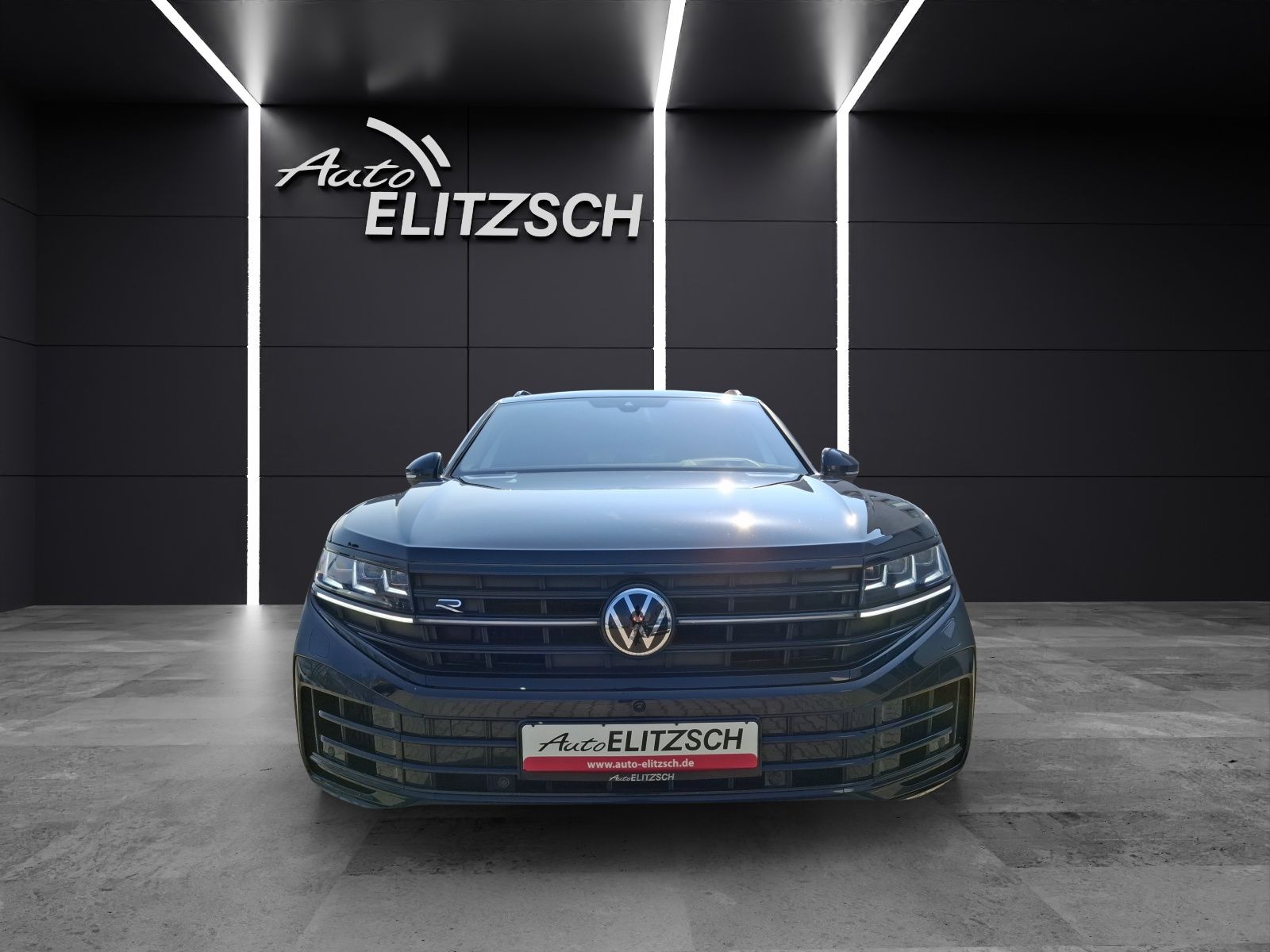 Fahrzeugabbildung Volkswagen Touareg TSI eHybrid R-Line 4M Matrix AHK Pano HU