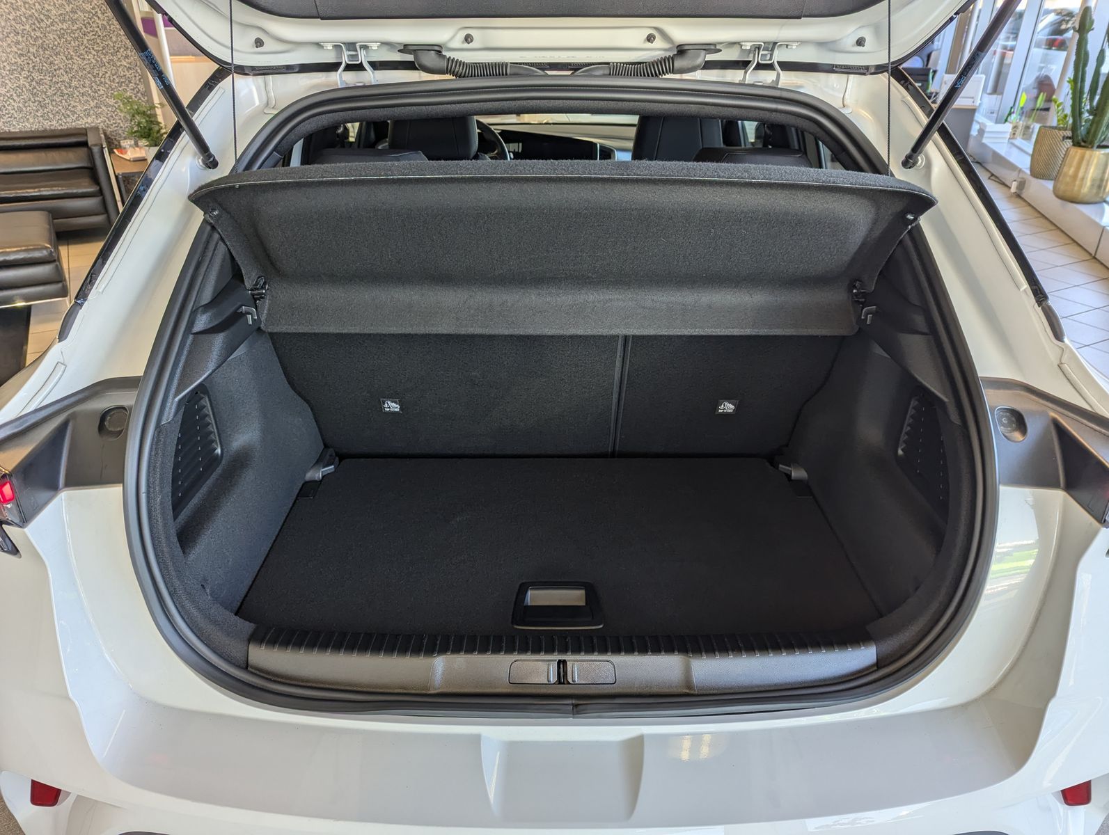 Fahrzeugabbildung Opel Mokka 1.2 Ultimate Aut. Winter-Paket Kamera ACC