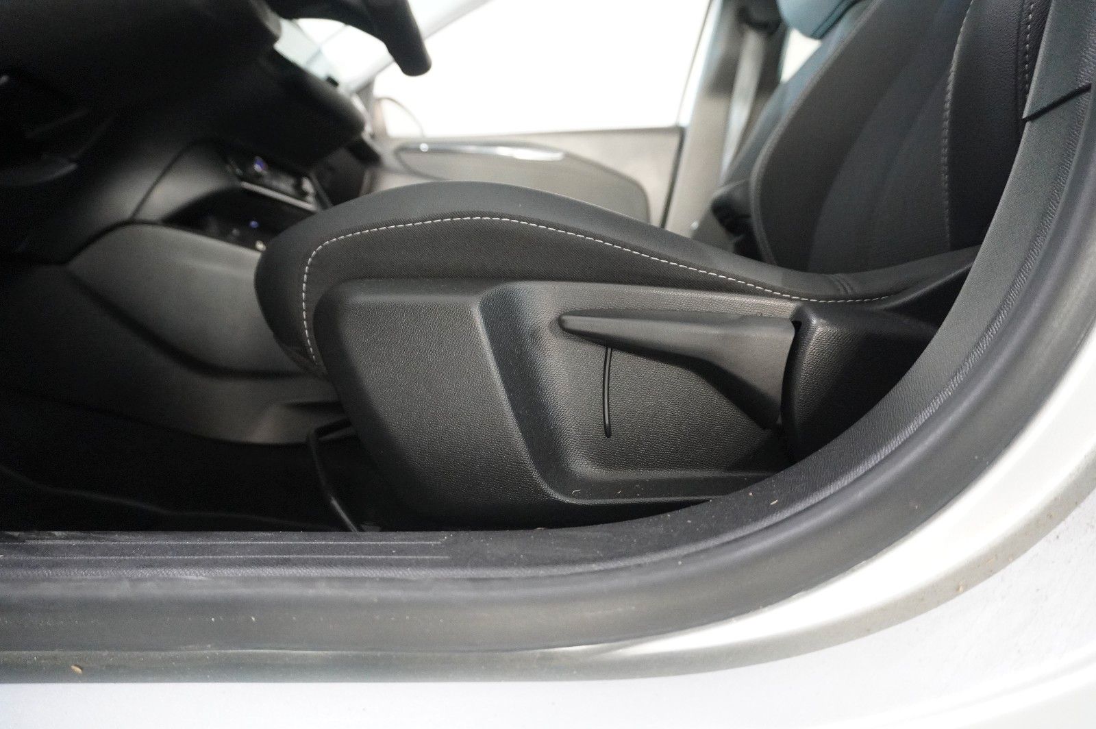 Fahrzeugabbildung Opel Corsa F 1.2T ELEGANCE NAVI/LED/SPORT/VIRTU./DAB+