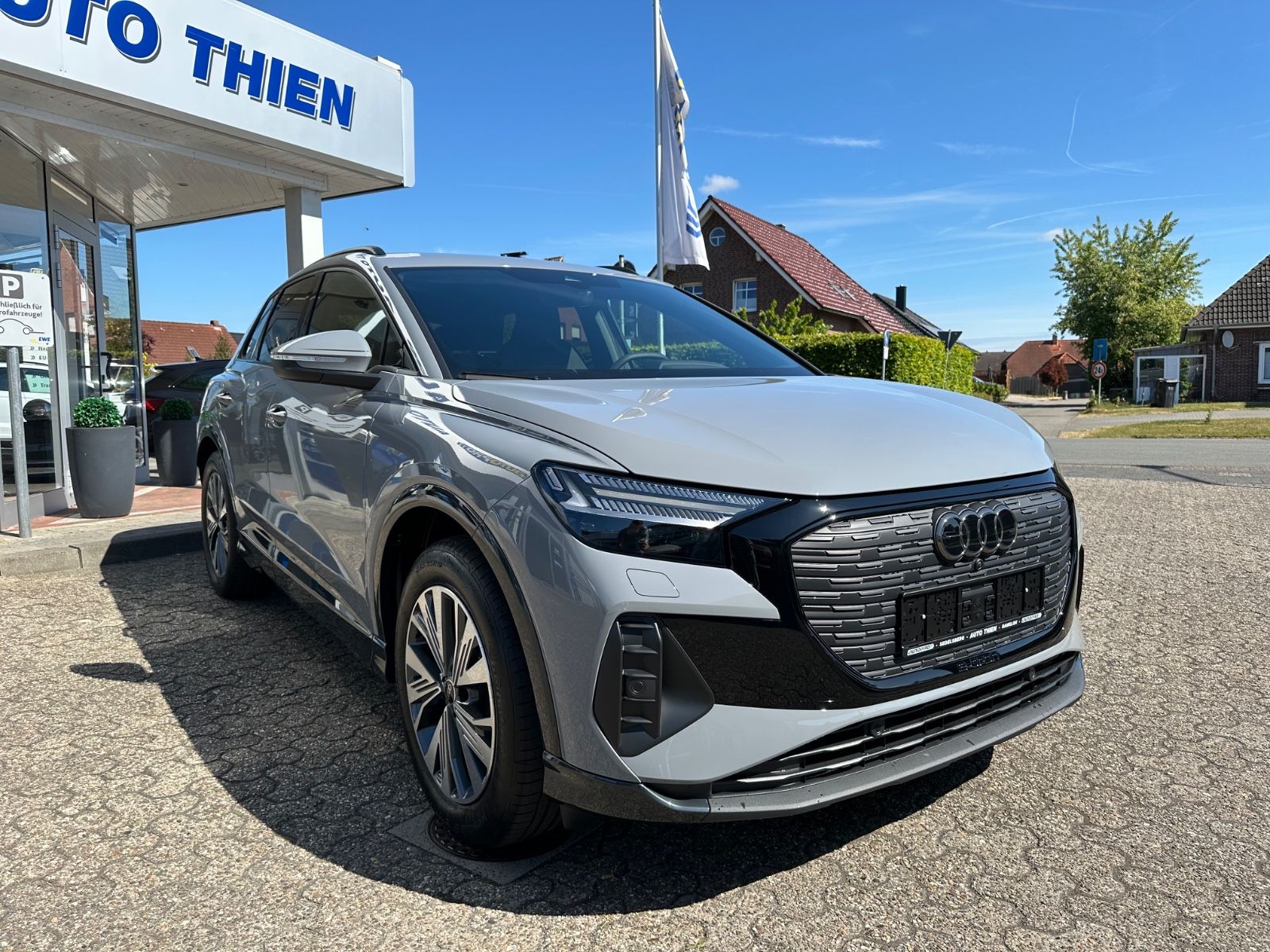 Fahrzeugabbildung Audi Q4 45 e-tron advanced quattro Navi/ACC/Matrix