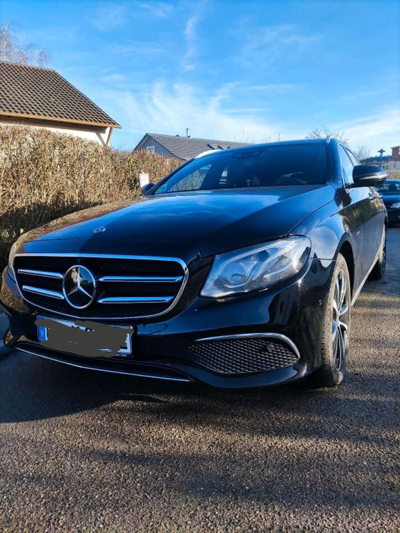 Image of Mercedes-Benz E 300