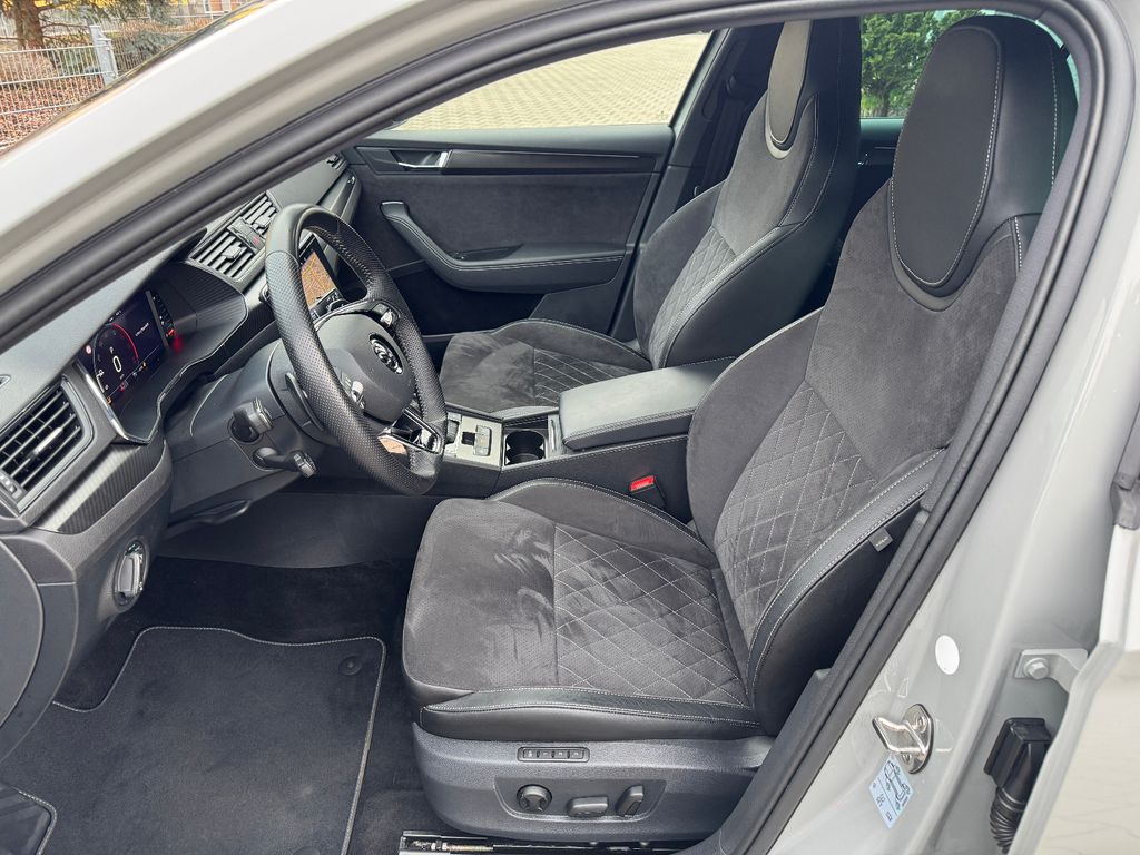 SKODA Superb Combi 2.0 TDI Sportline DSG SKODA Superb Combi 2.0 TDI Sportline DSG