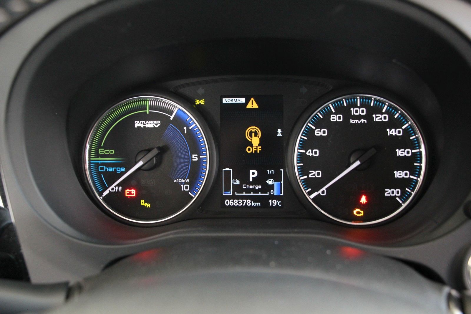 Fahrzeugabbildung Mitsubishi Outlander PHEV Plus mit FA-Paket