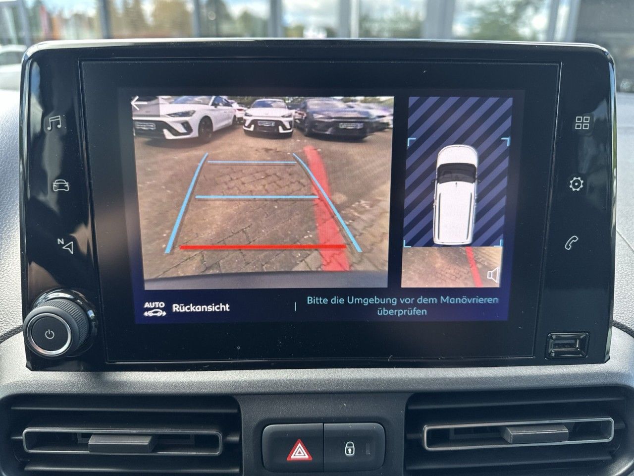 Fahrzeugabbildung Citroën Berlingo Feel Elektromotor M-Cam*StHz*AHK* - mit KI generiert/bearbeitet