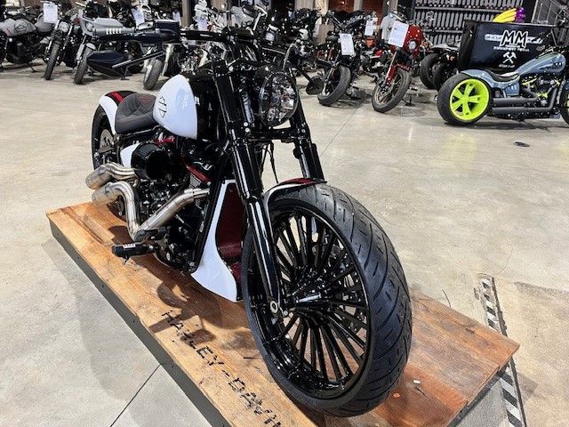 Fahrzeugabbildung Harley-Davidson FXBRS Breakout 117cui CVO UmbauUmbau