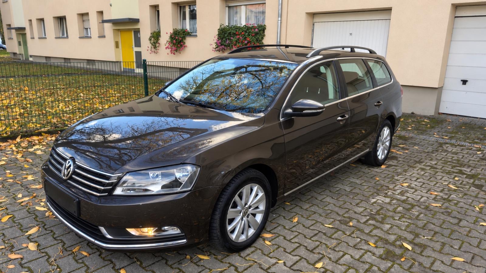 Volkswagen Passat 2013 — interior