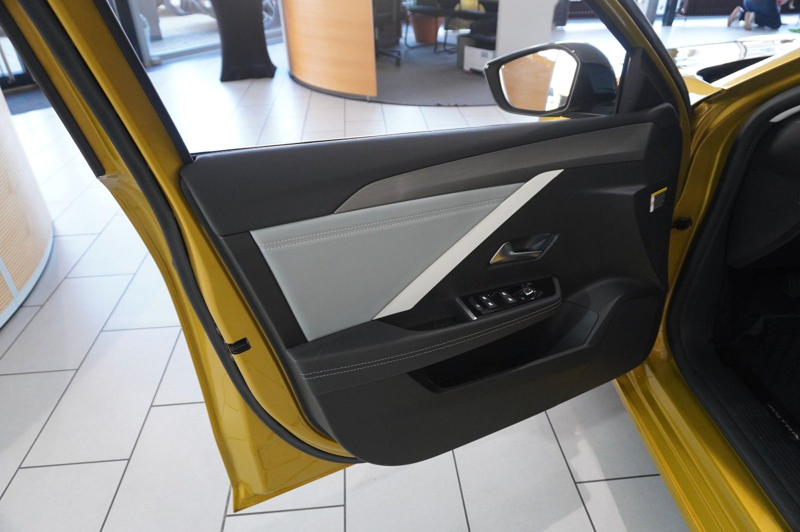 Fahrzeugabbildung Opel Astra L Lim. 1.6 HYBRID ELEGANCE NAVI/LED/SH/AHK