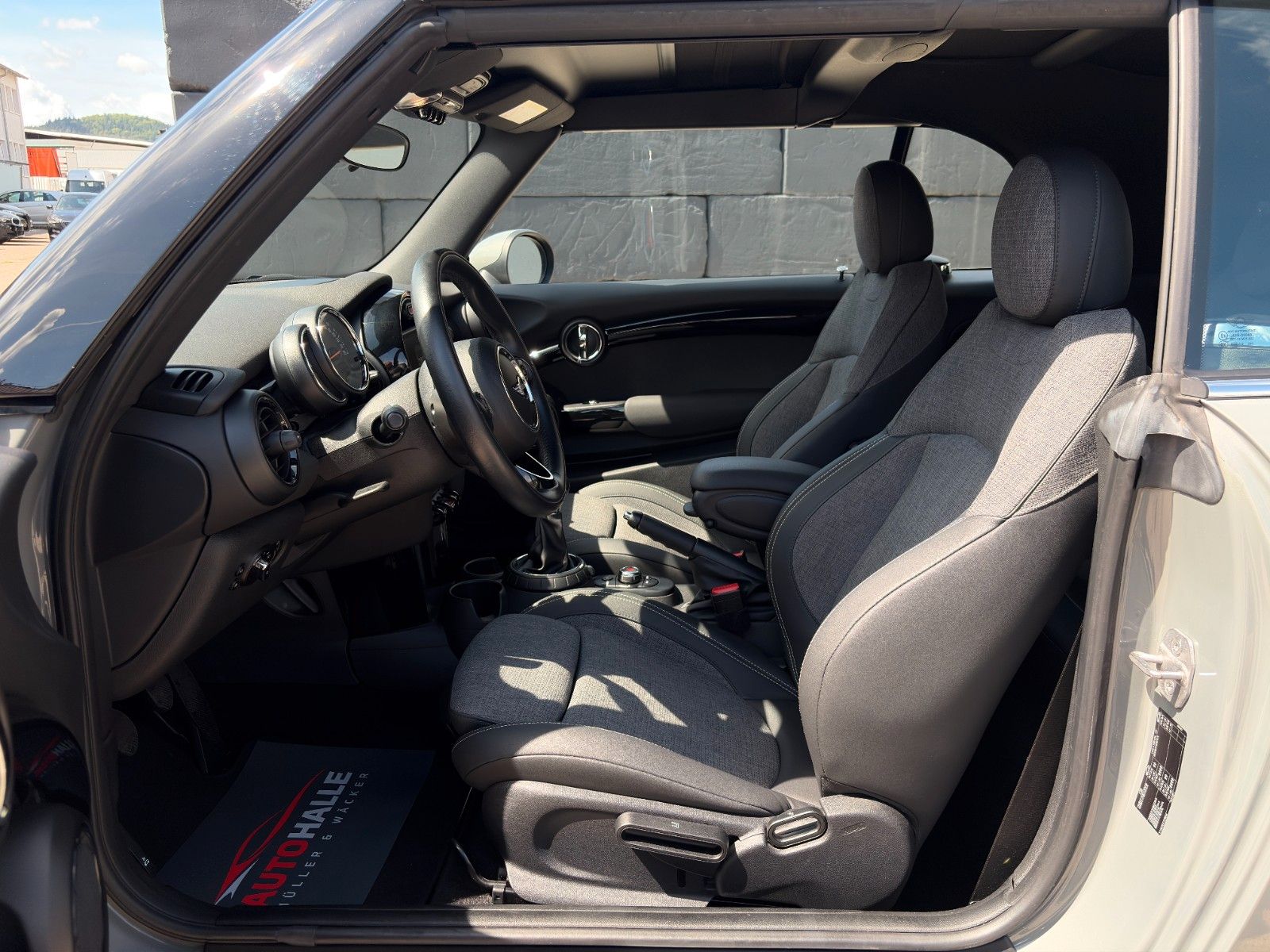 Fahrzeugabbildung MINI Cooper Cabrio Chili Tempomat LED PDC BT SHZ