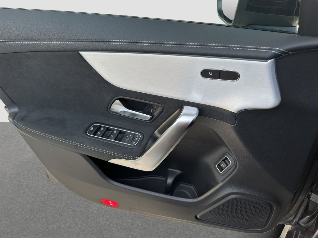 Fahrzeugabbildung Mercedes-Benz CLA 200 Coupé Fernlichtass.*KeyLess*LED*PDC*ACC