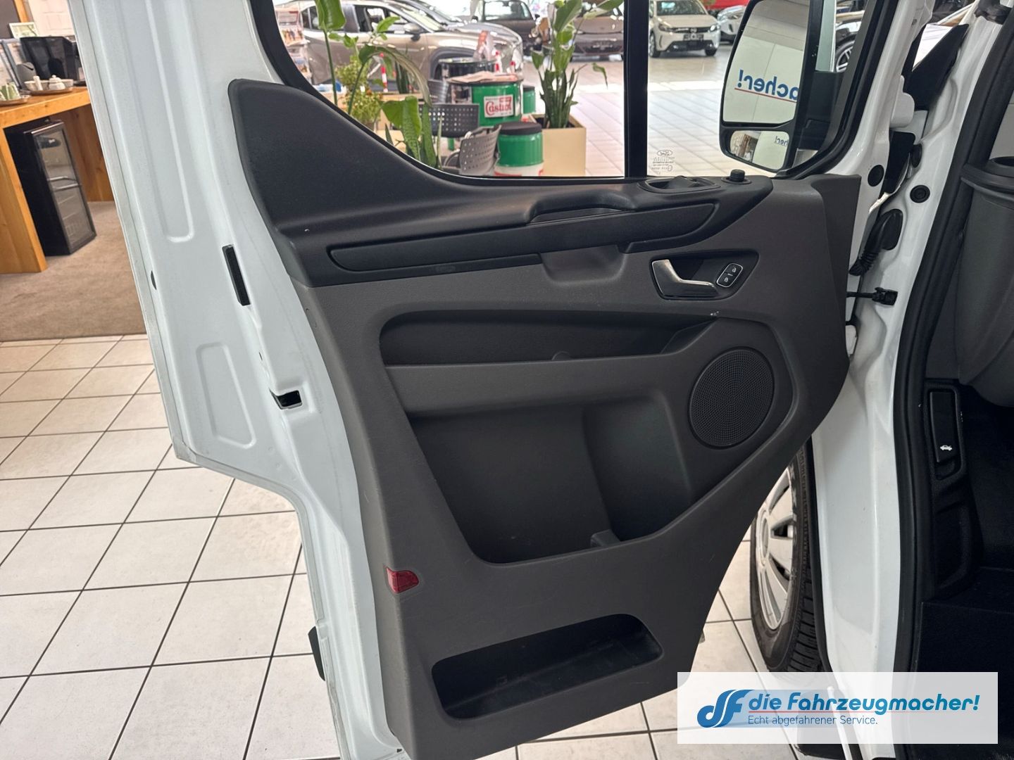 Fahrzeugabbildung Ford Transit Custom Kasten 300 L1 Trend Notbremsass.