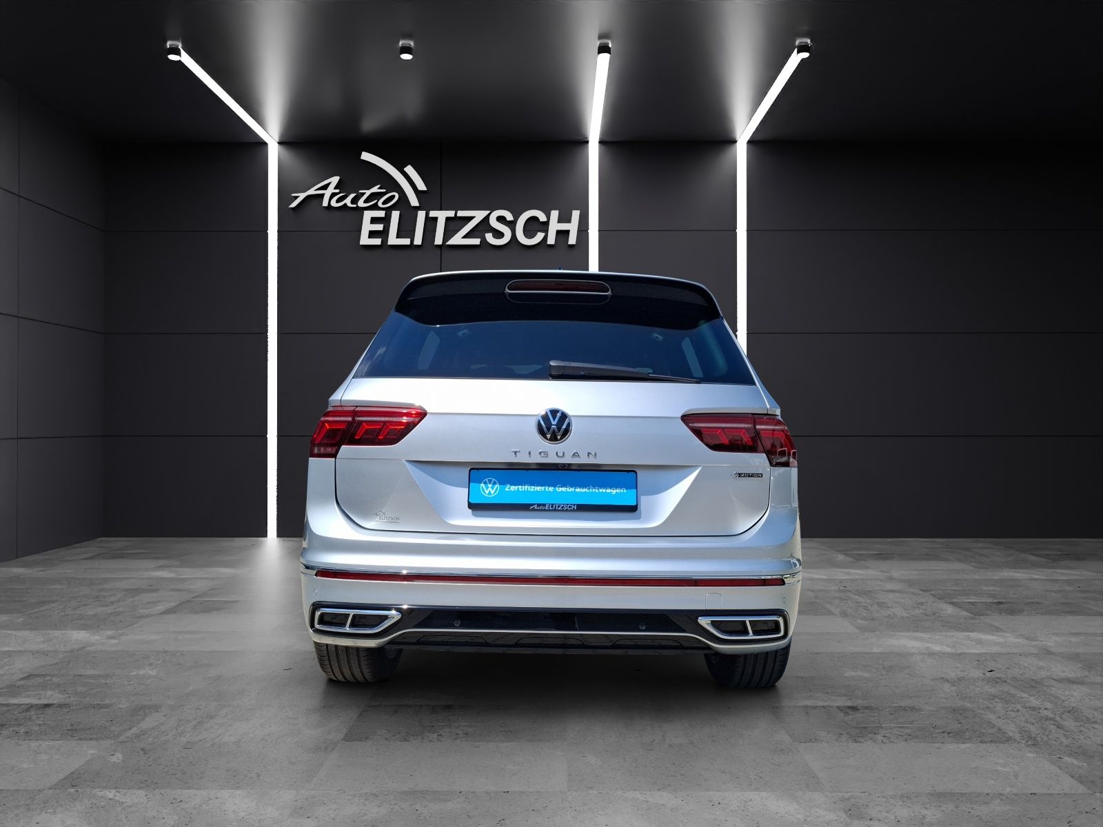 Fahrzeugabbildung Volkswagen Tiguan TSI R-Line DSG 4M STH Matrix AHK Navi Pan