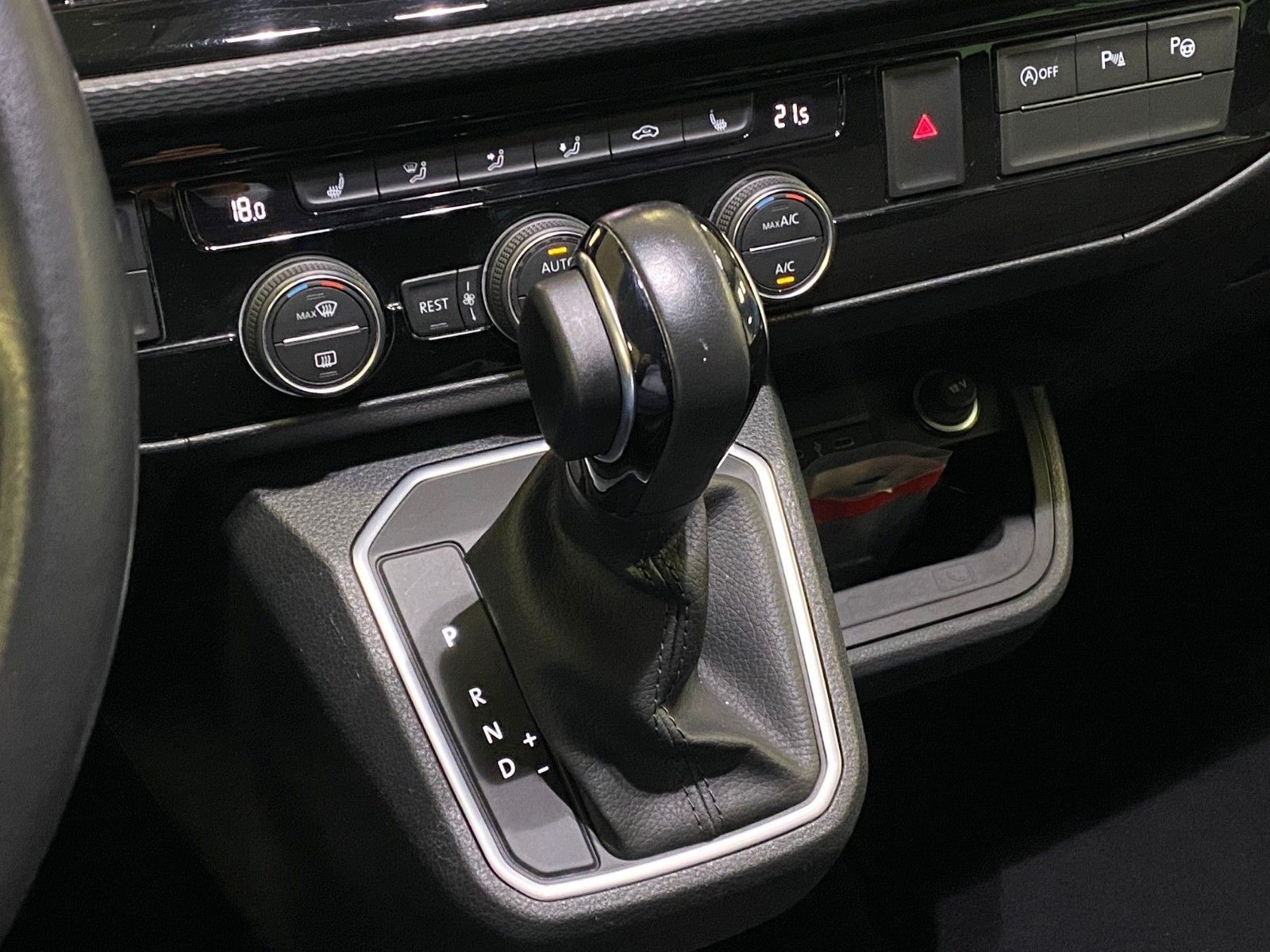 Fahrzeugabbildung Volkswagen T6 Multivan"GENERATION SIX"STANDHZG+NAVI+AHK+LED