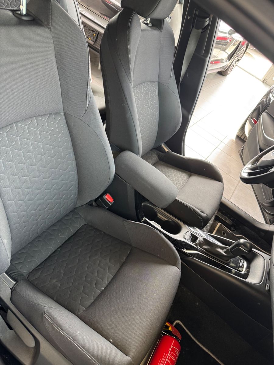 Fahrzeugabbildung Toyota Corolla Touring Sports Hybrid Basis