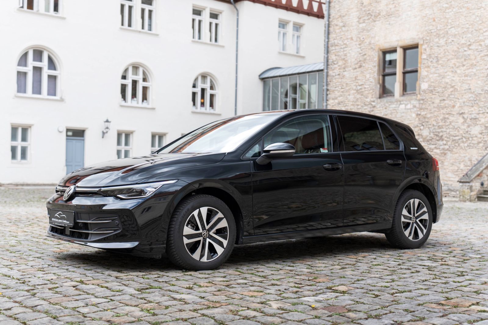 Fahrzeugabbildung Volkswagen Golf VIII 2.0 TDI ENERGY ACC LED KAM CARPLAY AHK