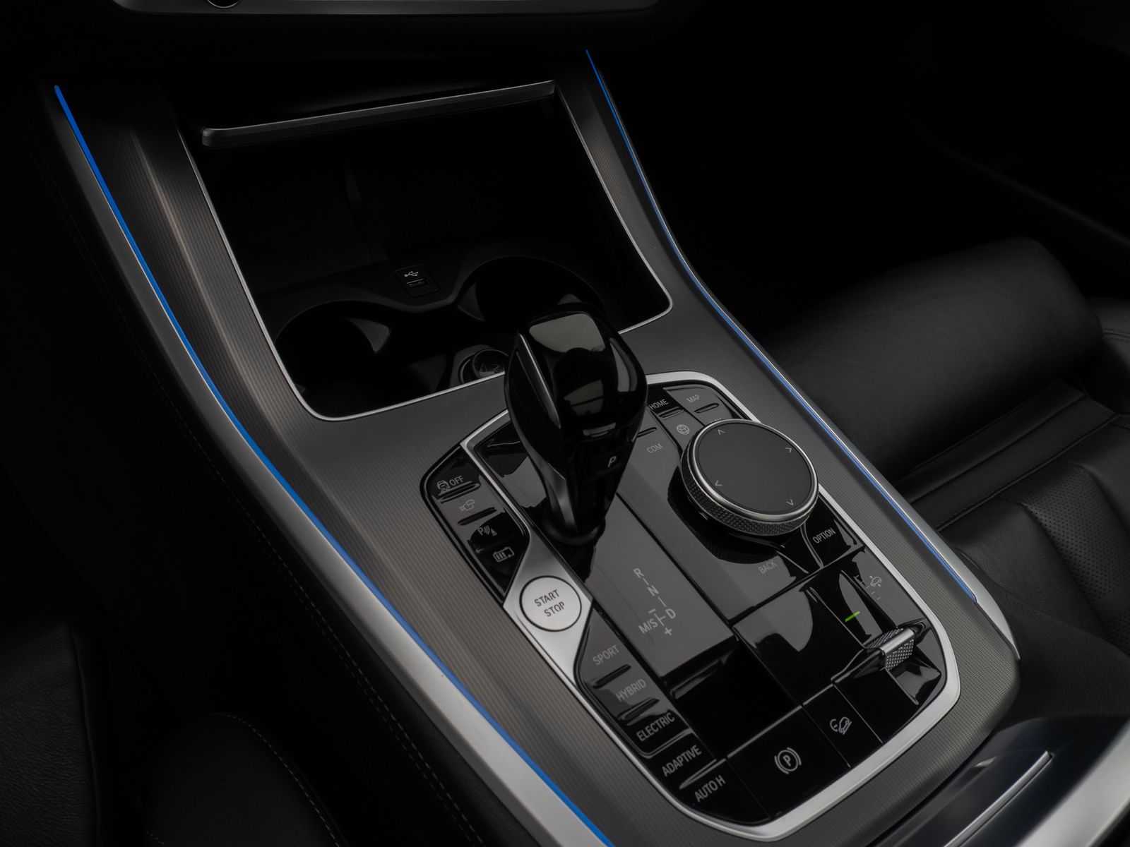 Fahrzeugabbildung BMW X5 xD45e M Sport Panorama Laser 360°HUD DAB B&W