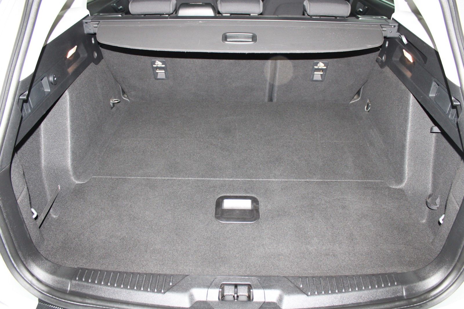 Fahrzeugabbildung Ford Focus Cool & Connect Automatik + AHK ACC WinterP