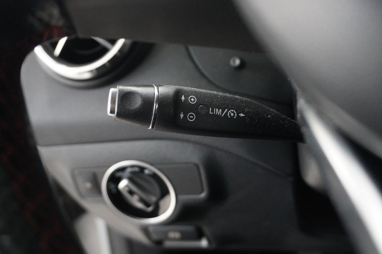 Fahrzeugabbildung Mercedes-Benz CLA 180 COUPE AMG LINE NAVI/LED/SPORT/TEMP./AMG