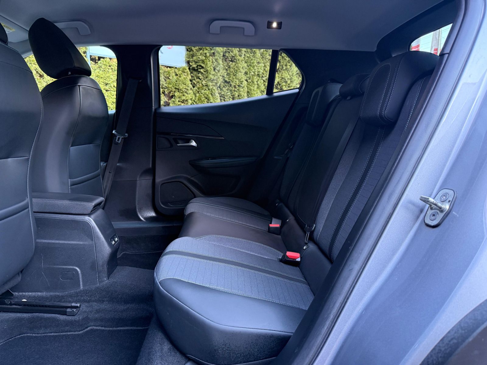 Fahrzeugabbildung Peugeot 2008 1.5 BlueHDI Allure Pack LED+NAV+SHZ+KAM+DAB
