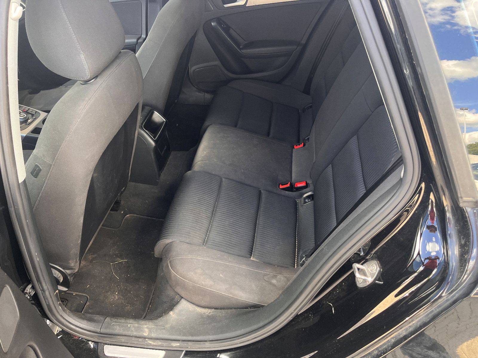 Fahrzeugabbildung Audi A4 Avant Attraction