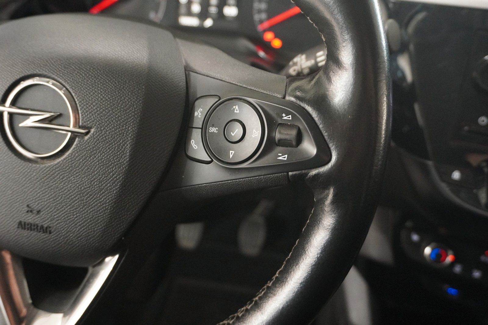 Fahrzeugabbildung Opel Corsa F 1.2 EDITION KLIMA/SHZ/PDC/SPORT/TEMP.