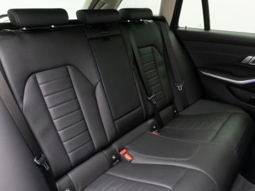 Fahrzeugabbildung BMW 320d Luxury Line Kamera HUD DAB HiFi Komfort LED