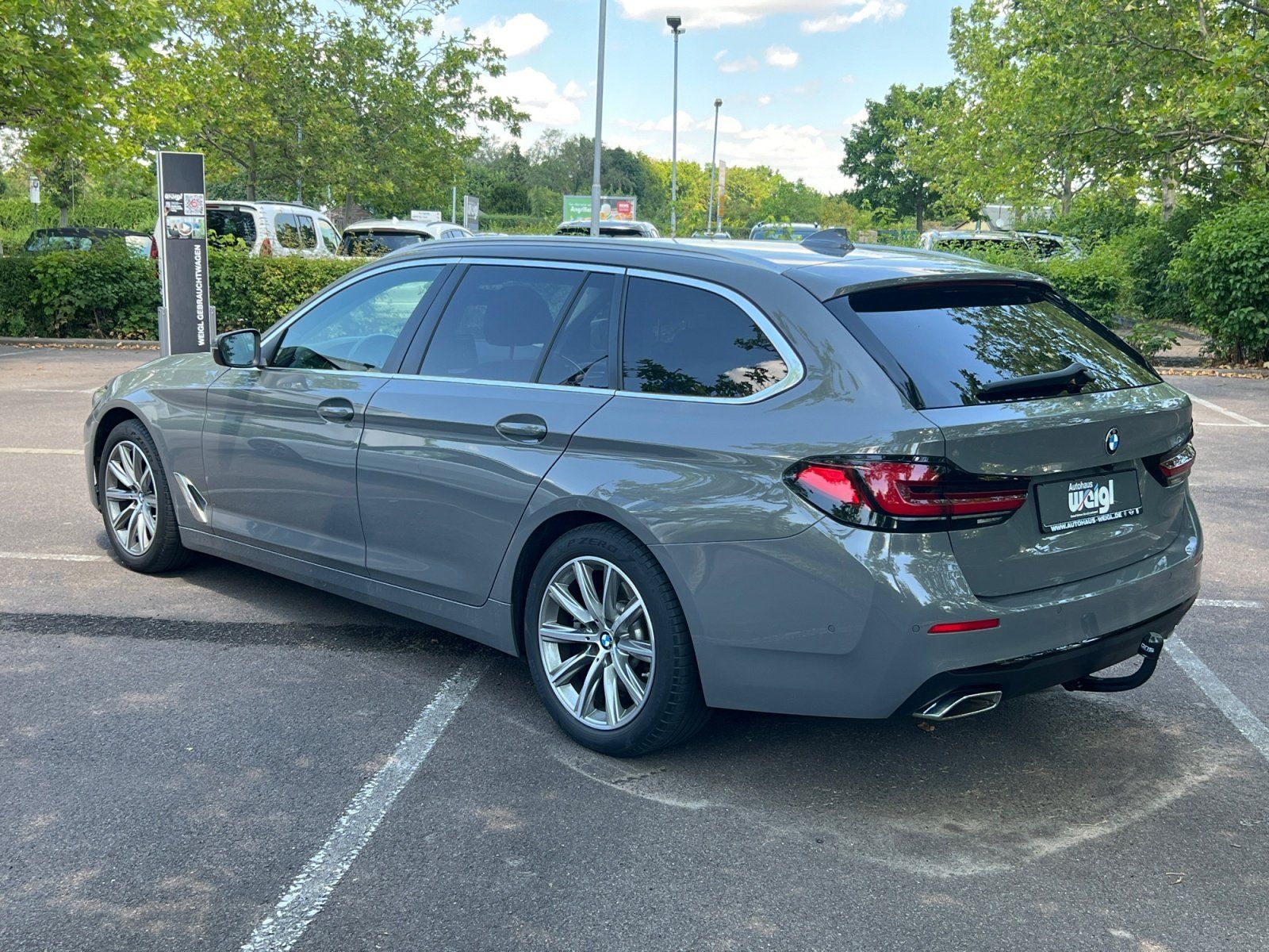 Fahrzeugabbildung BMW 520dA xDrive 3xKlima+Glasdach+LED+ParkAssist+AHK