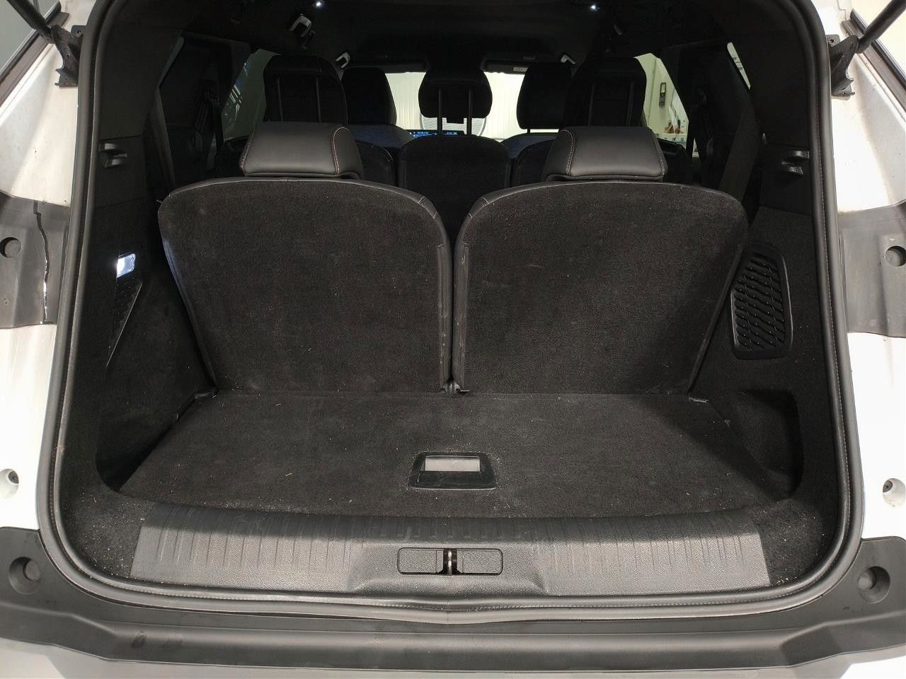 Fahrzeugabbildung Peugeot 5008 Hybrid 145 ALLURE DSC 7-SITZ NAVI/LED/360°