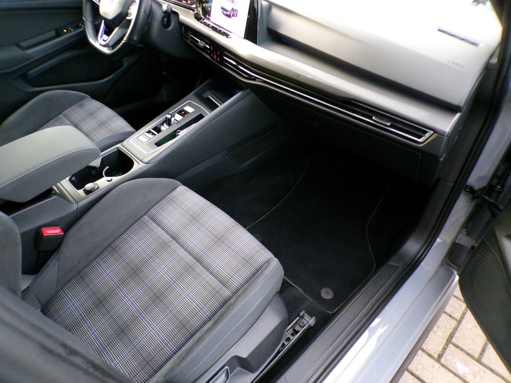 Fahrzeugabbildung Volkswagen Golf VIII 1,4 GTE DSG *LEDMatrix*NAVI*DigitalCoc