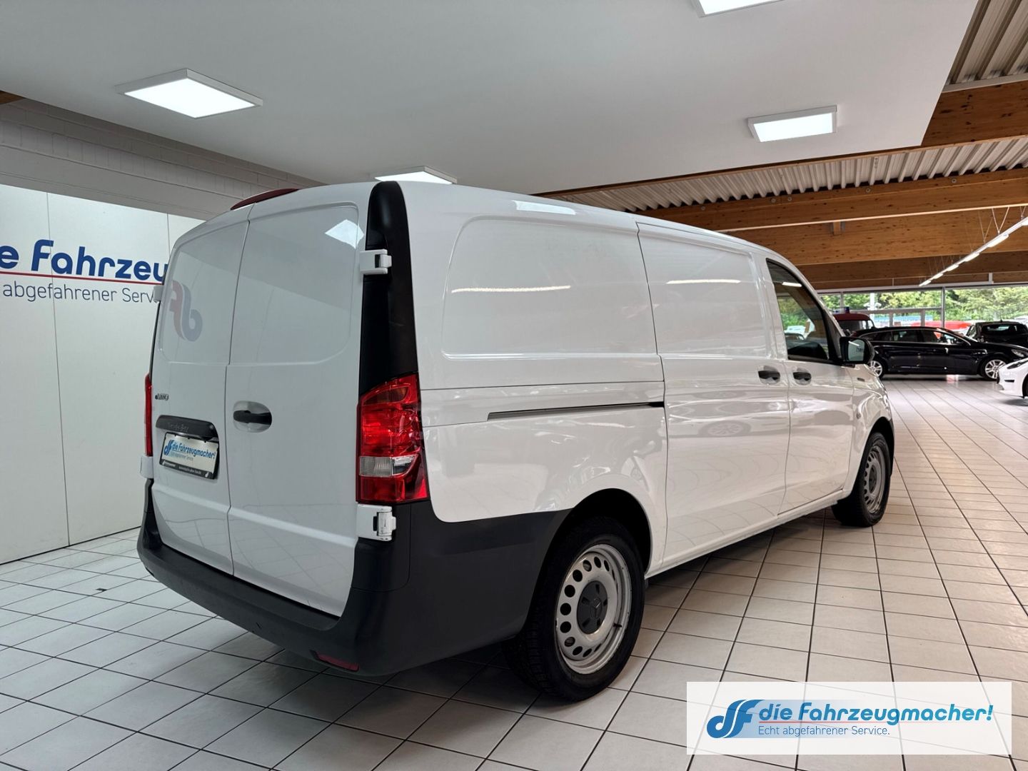 Fahrzeugabbildung Mercedes-Benz Vito Kasten e111 lang SHZ Rückfahrkam. Temp Tel.
