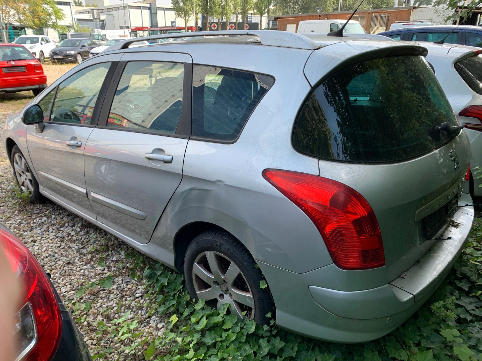 Peugeot 308 2008 — rear view